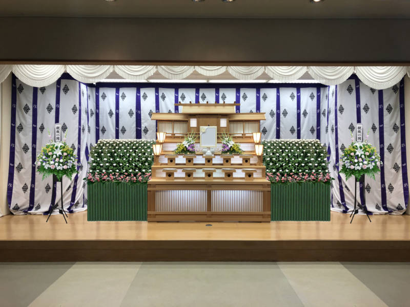 神式の葬儀の流れやポイントって？香典やお供え物など、仏教と神道の違いを比較！