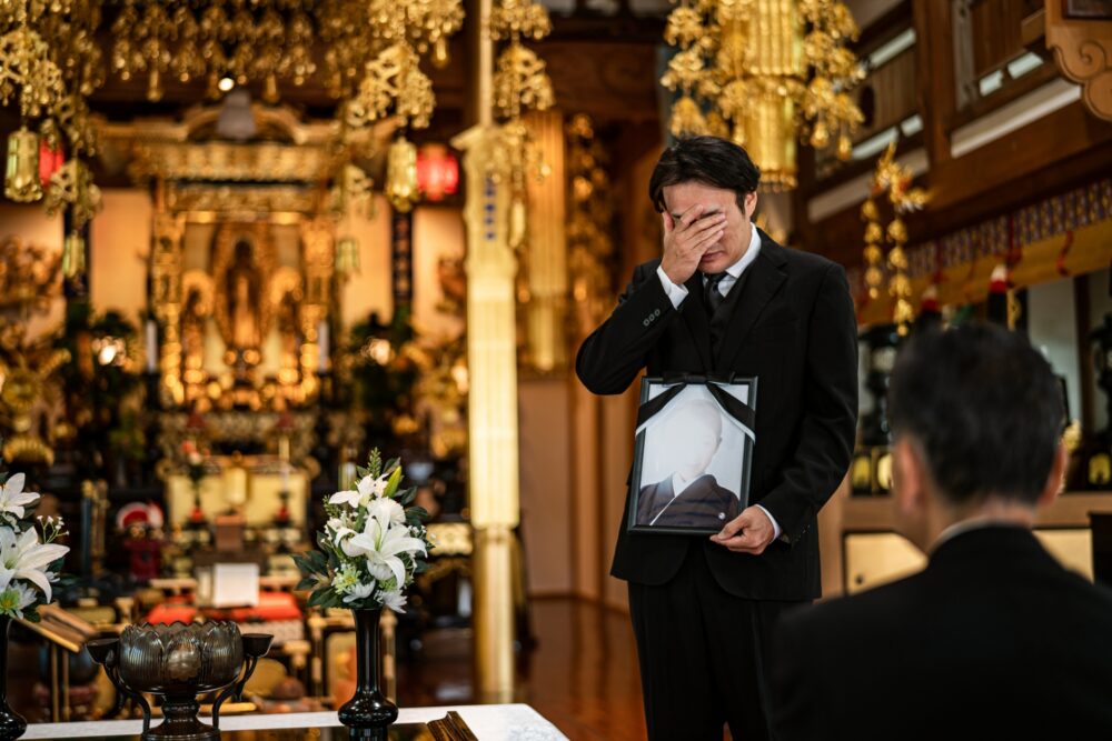 家族葬で喪主の挨拶は省略できる？挨拶が必要なケースについても解説