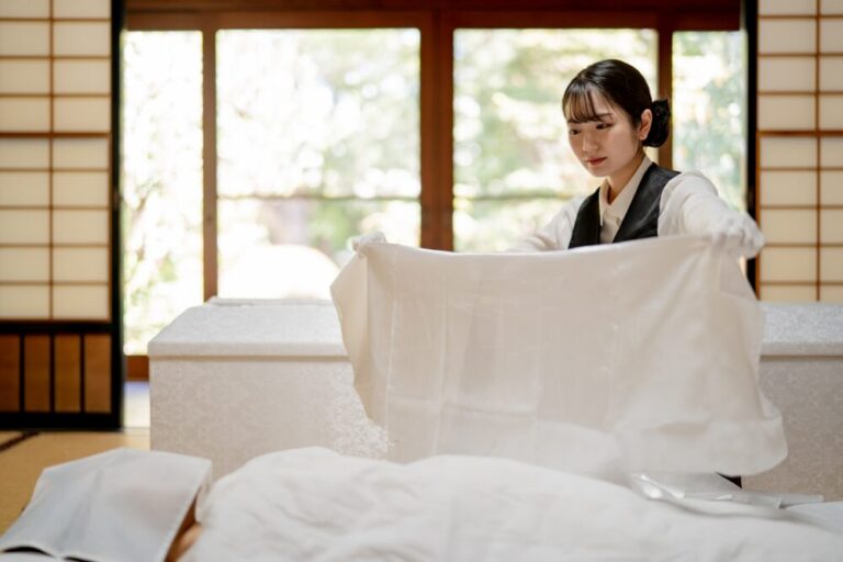 死装束とは?着用させるときのポイントや宗教ごとの違いについても解説 | 天理市の葬儀社【天礼社・天礼会館】